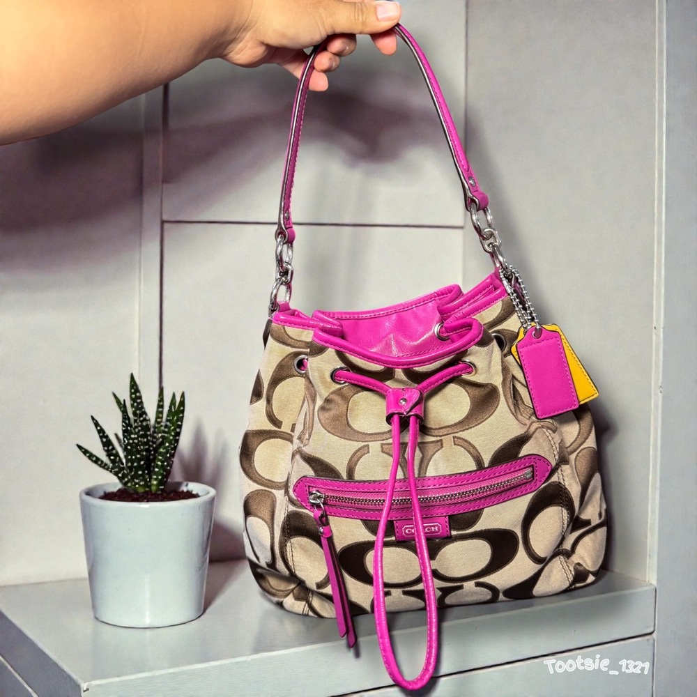 COACH DAISY- Bucket Shoulder Bag - Picture 14 of 15